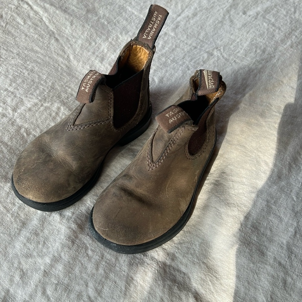 Children’s size 7 blunstones